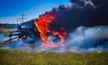 Rundballenpresse in Burgkirchen in Flammen