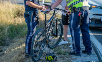Radfahrerin nach Kollision mit Auto in Pettenbach im Krankenhaus