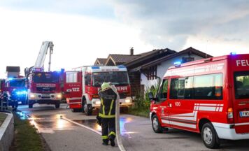 Zehn Feuerwehren im Einsatz bei Dachbrand in St. Willibald