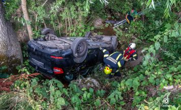 Pkw bei Übungsfahrt in Inzersdorf in Bach gestürzt