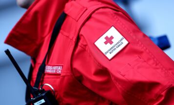 Auto krachte in Hinzenbach gegen Böschung