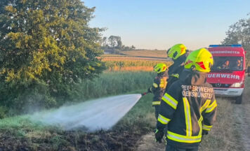 Schnelle Hilfe der Feuerwehr bei Wiesenbrand in Kremsmünster