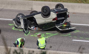 Pkw überschlägt sich auf der A8 bei Steinerkirchen an der Traun