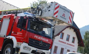Verpuffung bei Ölofen löst Feuerwehreinsatz in Scharnstein aus