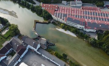Großeinsatz an der Steyr: Person von Wehranlage gerettet