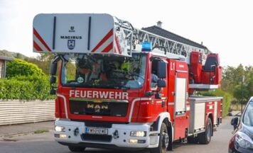 Feuerwehr barg abgestürzte Drohne von Hausdach in Wels-Lichtenegg