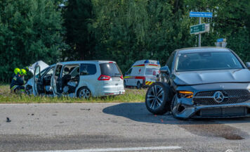 Schwerer Unfall in Eggenstein: Vier Verletzte nach Pkw-Kollision