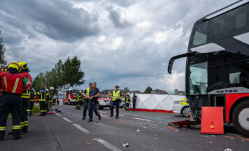 Tödlicher Unfall auf B126: 81-Jähriger stirbt nach Kollision mit Linienbus