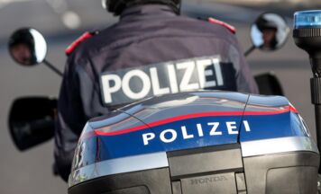 Mopedfahrer stürzte bei wilder Flucht vor Polizei in Wels