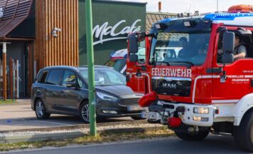 Kind vor McDonald's in Wels in Auto eingeschlossen