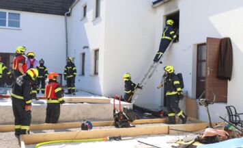 Drei Feuerwehren löschen Zimmerbrand in Wilhering