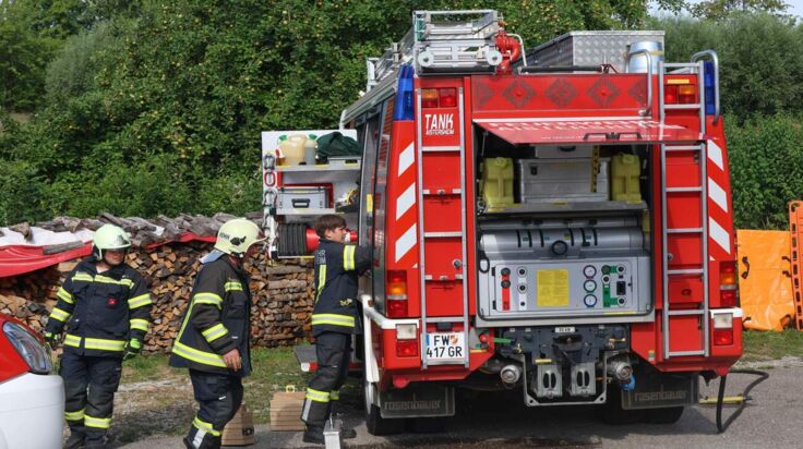 Schwerer Unfall in Aistersheim: Mann bei Carport-Abbau eingeklemmt