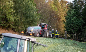 Waldbrand in Pabneukirchen: Zwölf Feuerwehren im Einsatz