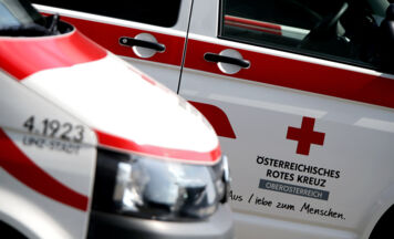 Motorrollerfahrer in Ottnang am Hausruck bei Abbiegeunfall schwer verletzt