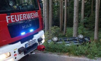 Herrenloses, überschlagenes Auto in Eberschwang entdeckt