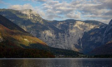 Suche nach vermisstem Kind am Hallstätter See