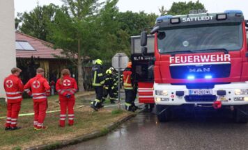 Fehlalarm in Sattledt: Hecke brannte statt Bus oder Haus