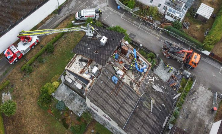 Abgedecktes Hausdach in Eferding (Fotocredit: laumat/Matthias Lauber)