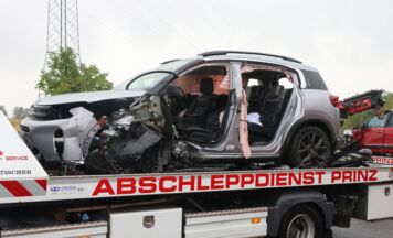 Feuerwehr befreite eingeklemmte Person nach Unfall in Dietach
