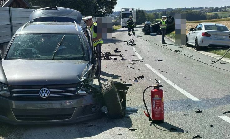 Die Unfallstelle auf der Heubergstraße (Fotocredit: Feuerwehr Dietach)