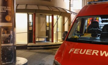Feuerwehr sichert Apotheke in Wels-Neustadt nach Einbruch