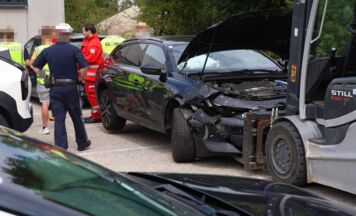 Zwei Verletzte nach PKW-Kollision in Gunskirchen