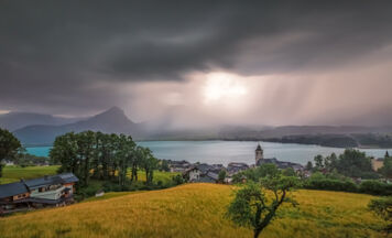 Gewitter am Wolfgangsee: Kitesurfer und Schwimmer vermisst