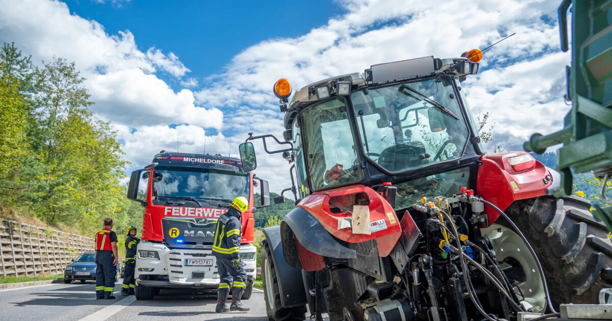 Tractor loses tire on the B140 in Micheldorf