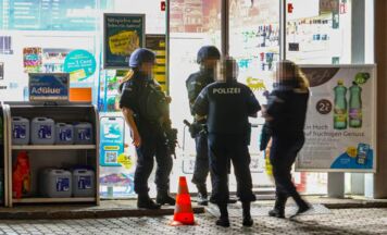 Großer Polizeieinsatz nach mutmaßlichem Raubüberfall auf Tankstelle in Wels-Neustadt