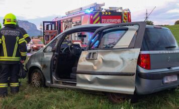 Auto in Seitenlage: Verkehrsunfall in Vorchdorf
