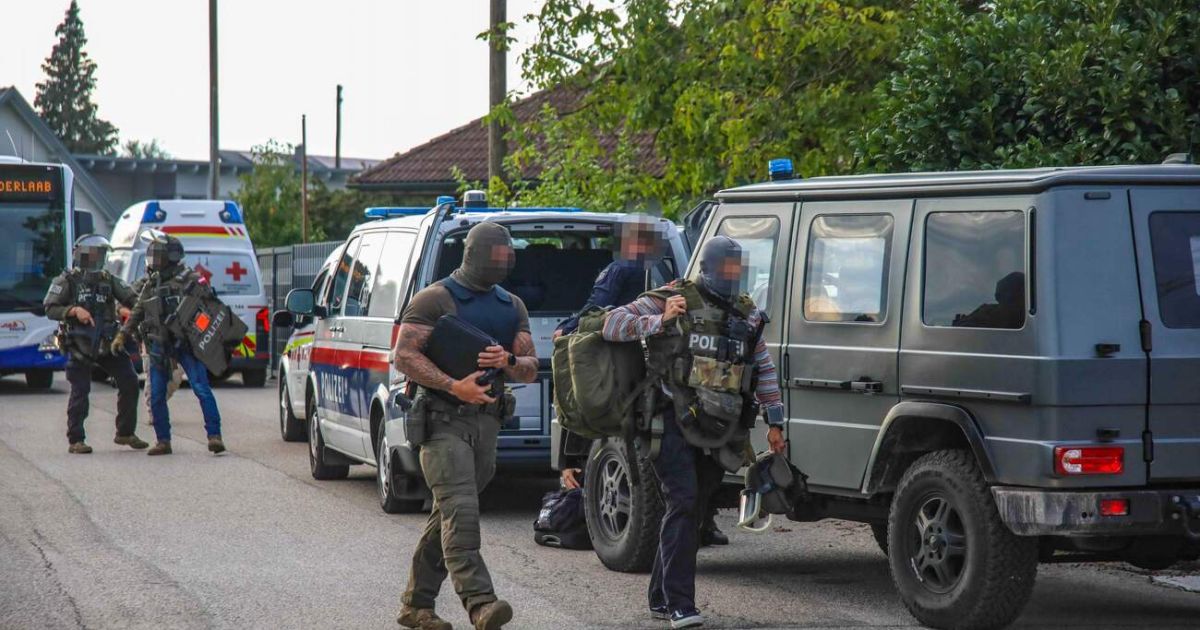 Major police and Cobra operation in Buchkirchen