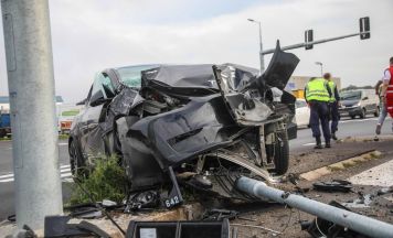 Auto kracht in Marchtrenk gegen neue Fußgängerampel
