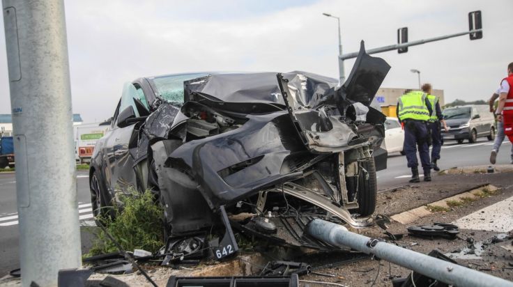 Auto kracht in Marchtrenk gegen neue Fußgängerampel