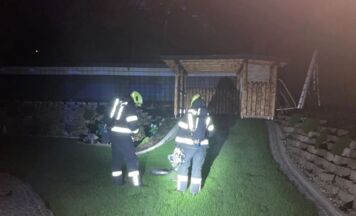 Defektes Erdkabel löst nächtlichen Feuerwehreinsatz in Regau aus
