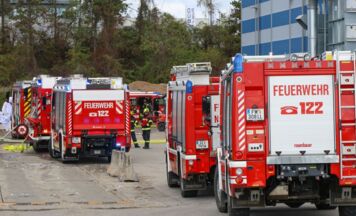 Großbrand bei Entsorger in Hörsching: Fünf Feuerwehren im Einsatz