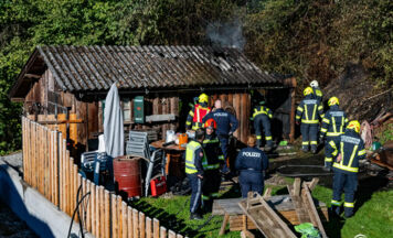 Gartenhütte in Gampern in Flammen