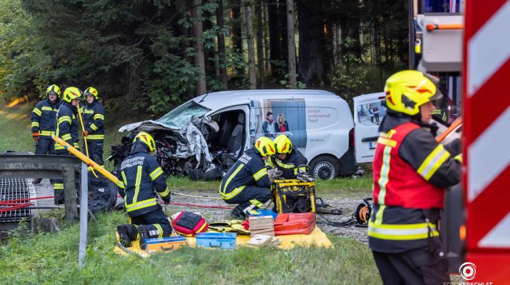 Zwei Verletzte nach Unfall auf der B127 bei Niederwaldkirchen