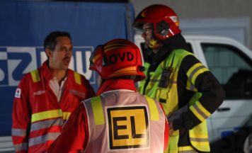 Dramatische Rettungsaktion nach nächtlichem Zimmerbrand in Pasching