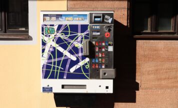 Mit gefundener Bankomatkarte am Zigarettenautomaten eingekauft