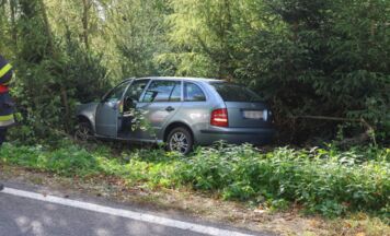 Auto landete in Waizenkirchen in der Böschung