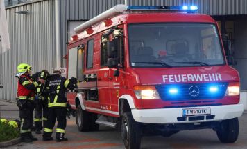 Maschinenbrand in Kirchdorf an der Krems: Feuerwehr im Einsatz