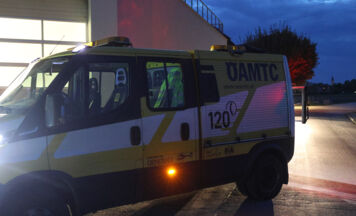 Autofahrer in Kirchberg-Thening in Garage in einem Auto eingeschlossen