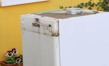 Geschirrspüler fängt Feuer: Drei Wehren in Wilhering im Einsatz