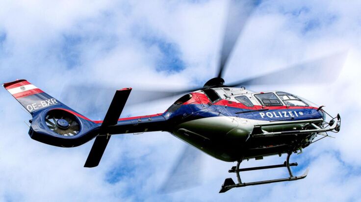 Tourist mit Turnschuhen am Dachstein von Flugpolizei gerettet