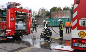 Feuer in Wels-Pernau: Container bei Abfallentsorger brannte