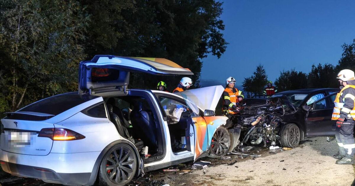 Serious head-on collision in Allhaming: Three injured in crash