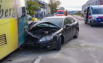 Pkw krachte in Wels-Vogelweide in Linienbus: Keine Verletzten