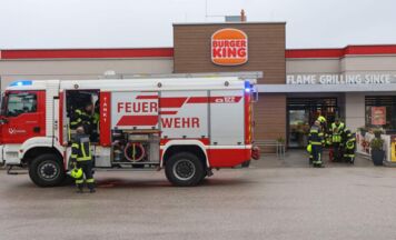 Brand in Schnellrestaurant in Eberstalzell: Pommeswärmer in Flammen