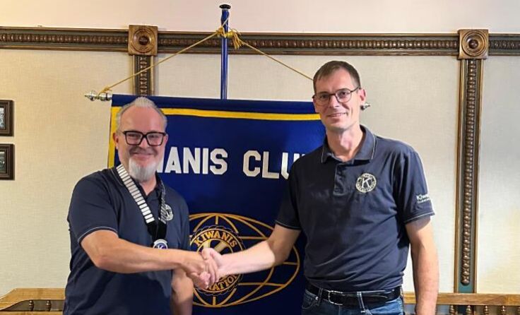 Markus Prader (r.) übergab sein Amt an Alfred Pössenberger. (Foto: Kiwanisclub Mühlviertel)