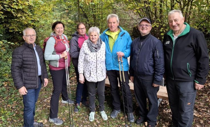 Die vier neuen Wanderwege in Arbing wurden gleich fleißig eingeweiht. (Foto: Gemeinde Arbing)